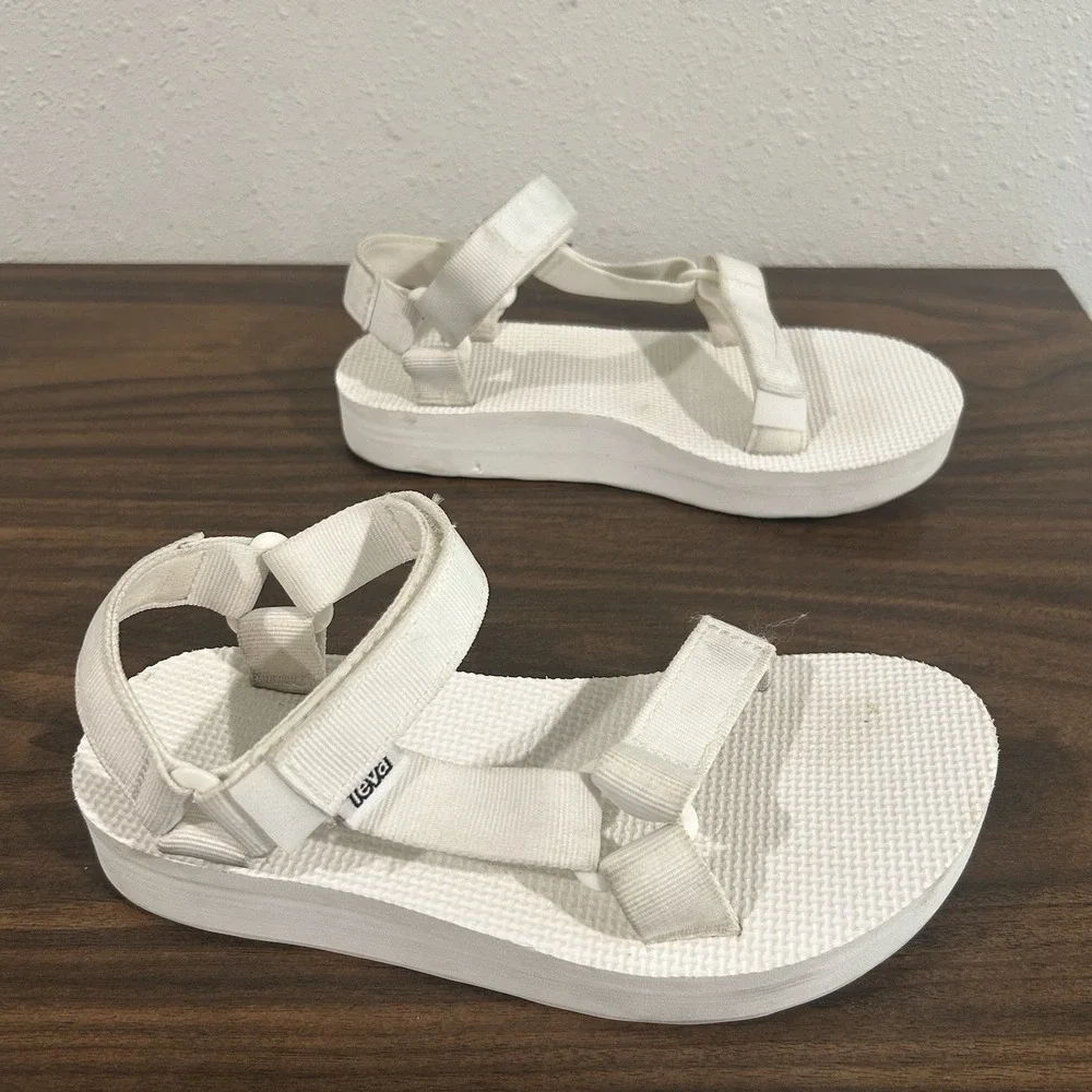 Teva Midform Universal Bright White Sandals S/N 1090969 Womens Sz 6